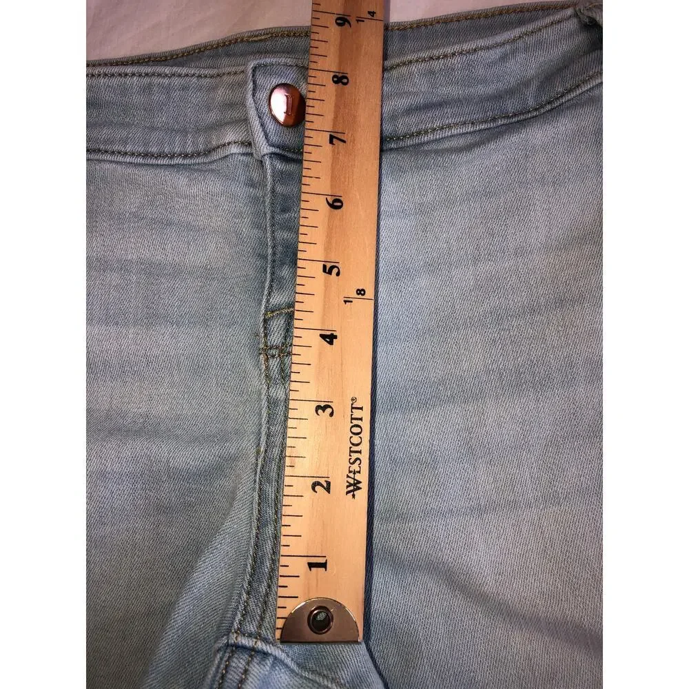Maternity Jean Shorts Isabel Midi Size 8 Distressed Light Wash Blue Stretch 4